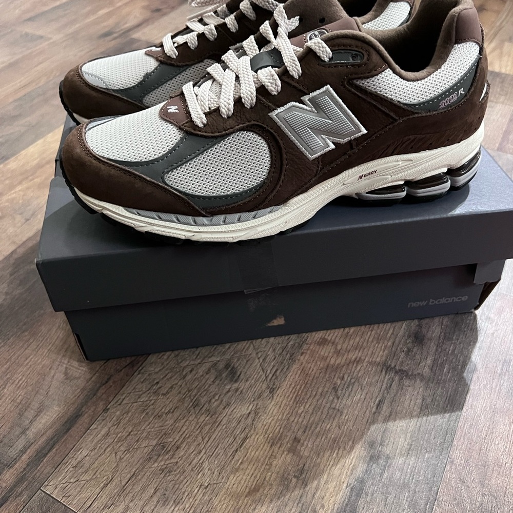 New Balance Men's Brown and Gray Sneakers